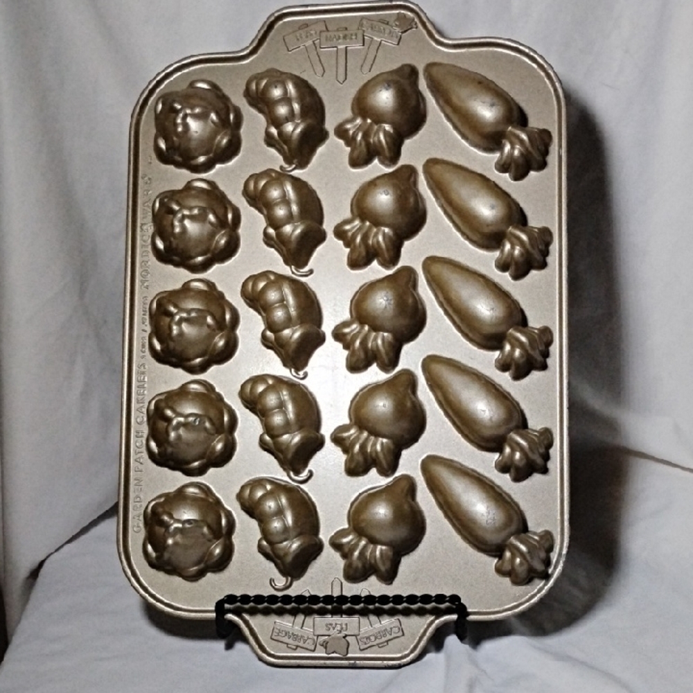 NordicWare Garden Patch Cakelet Pan